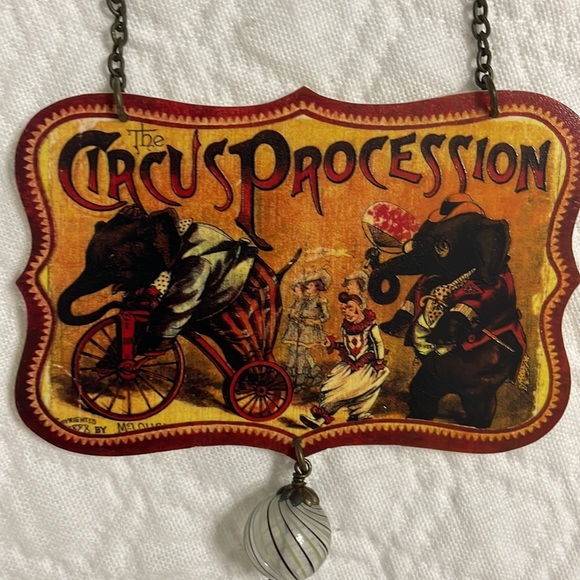 whimsical vintage retro circus procession necklace very unique piece - Picture 6 of 6